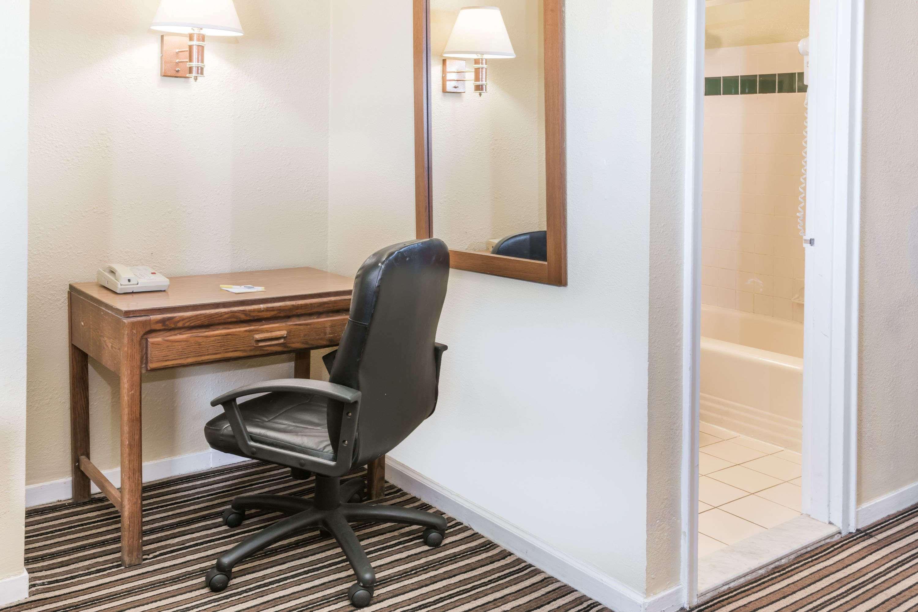 Days Inn By Wyndham Henrietta/Rochester Area Zewnętrze zdjęcie