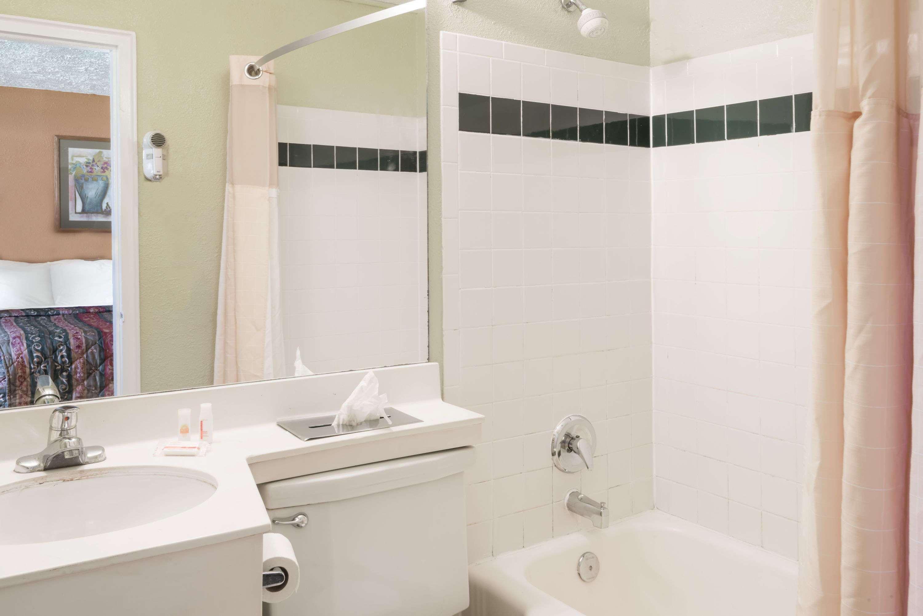 Days Inn By Wyndham Henrietta/Rochester Area Zewnętrze zdjęcie
